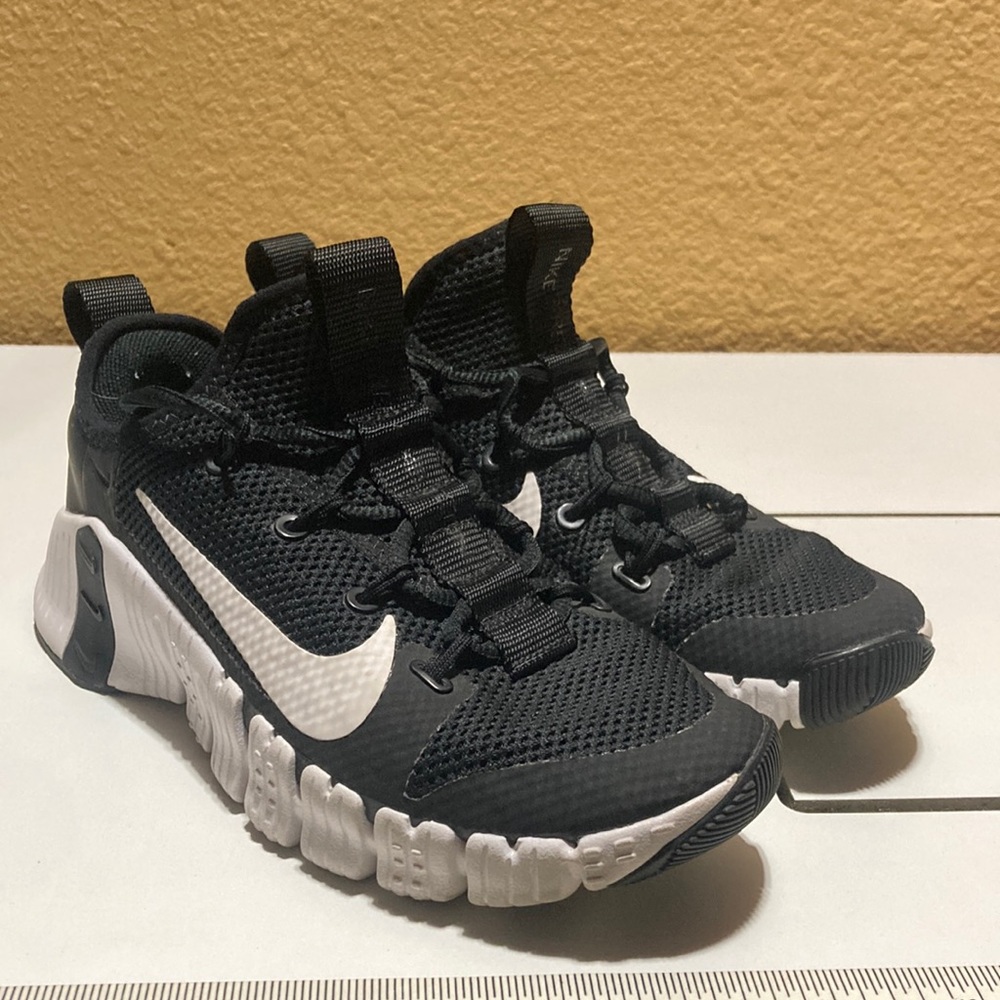 Nike women’s Free Metcon 3